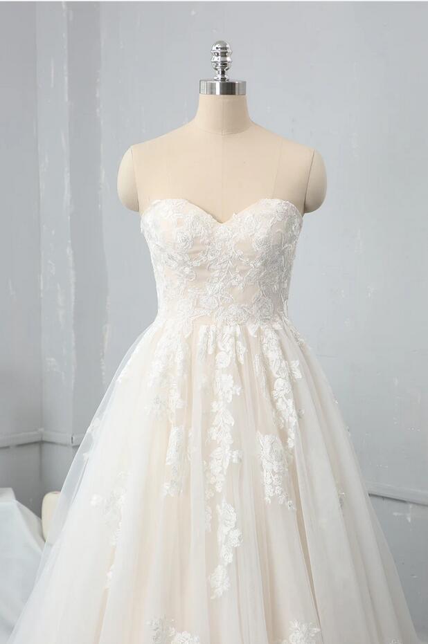 Vintage Long Sweetheart Backless Appliques Lace Tulle Floor Length A-Line Wedding Dress