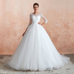 Elegant Long Ball Gown Appliques Lace Tulle Wedding Dress with Sleeves