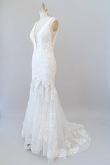 Long V-neck Appliques Lace Tulle Mermaid Wedding Dress
