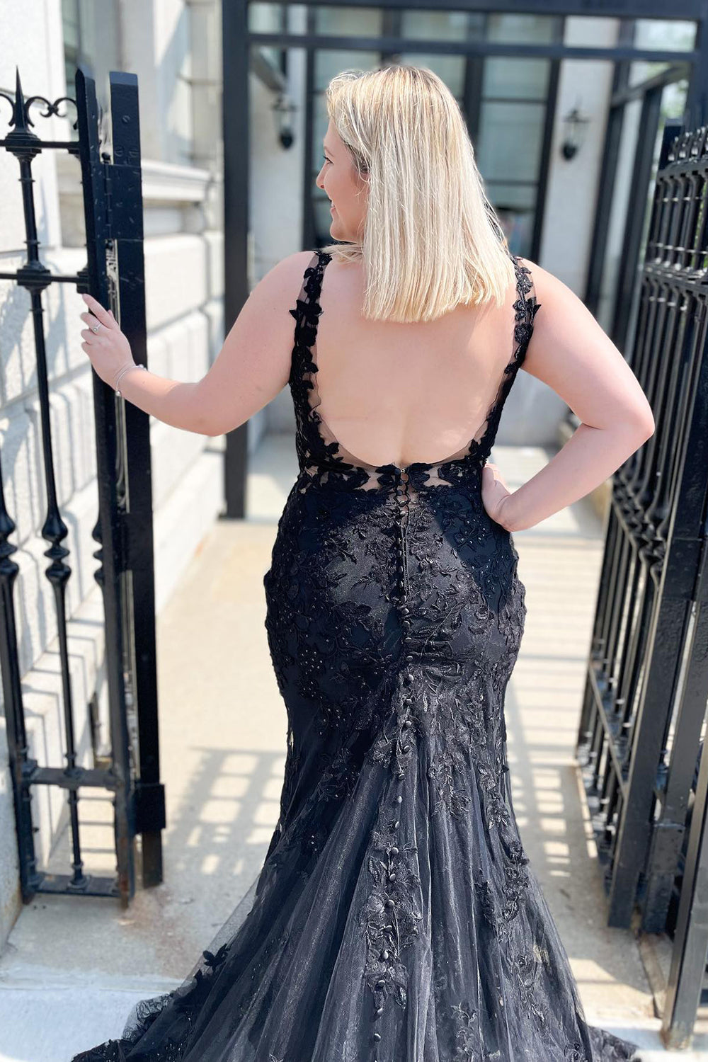 Long Black Spaghetti Straps V-neck Appliques Lace Tulle Mermaid Prom Dress