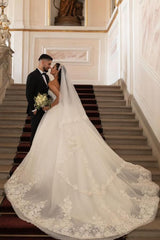 Luxury Long A-line Sleeveless Tulle Lace Wedding Dresses with Train