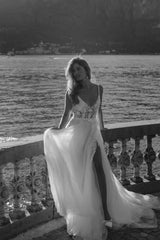 Boho Long A-line V-neck Tulle Lace Open Back Wedding Dresses with Slit