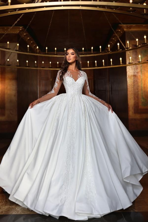 Long Sleeve V-neck A-Line Sweetheart Appliques Lace Wedding Dress