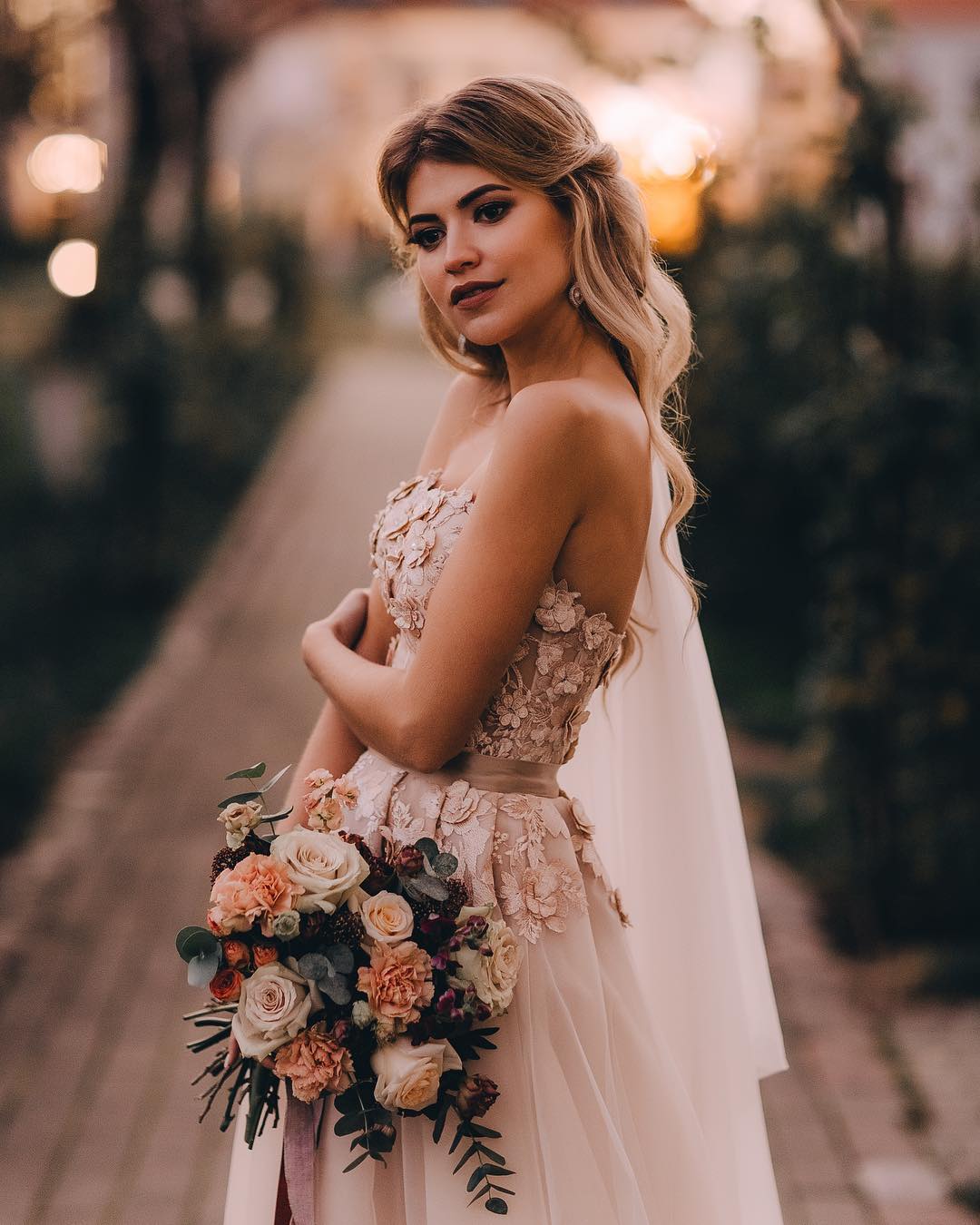 Long A-line Sweetheart Tulle Wedding Dress with Lace Appliques