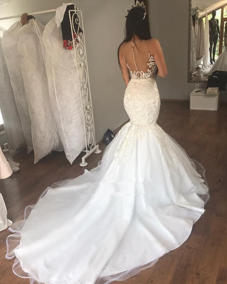 Gorgeous Lace Mermaid Sleeveless Buttons Long Wedding Dress