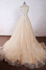 Elegant Long Appliques Lace Tulle A-line Wedding Dress