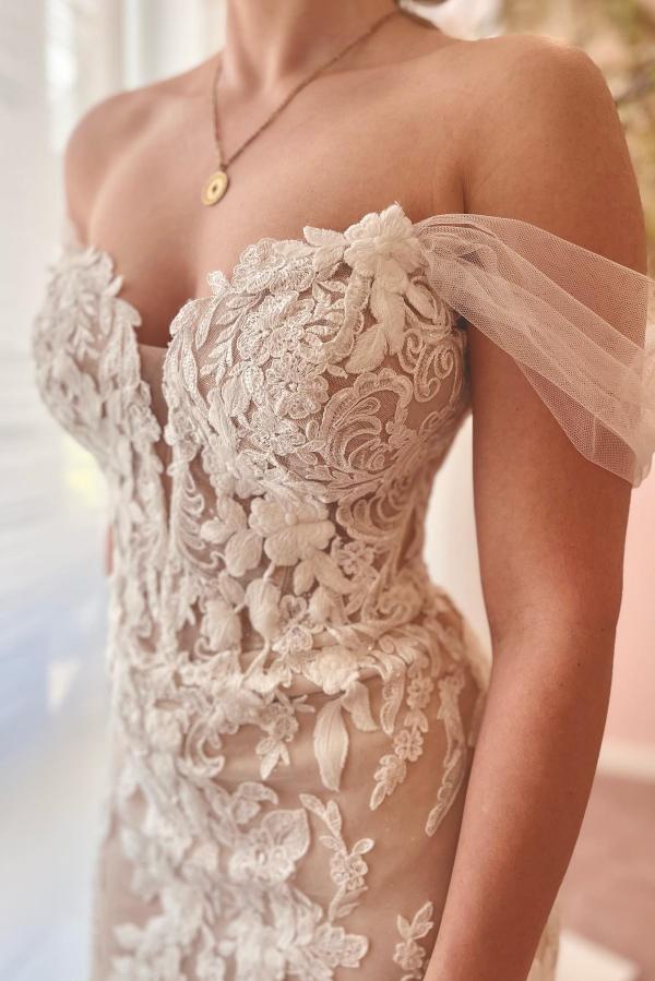 Elegant Off the Shoulder Sweetheart Tulle Lace Appliques Long Wedding Dress with Train