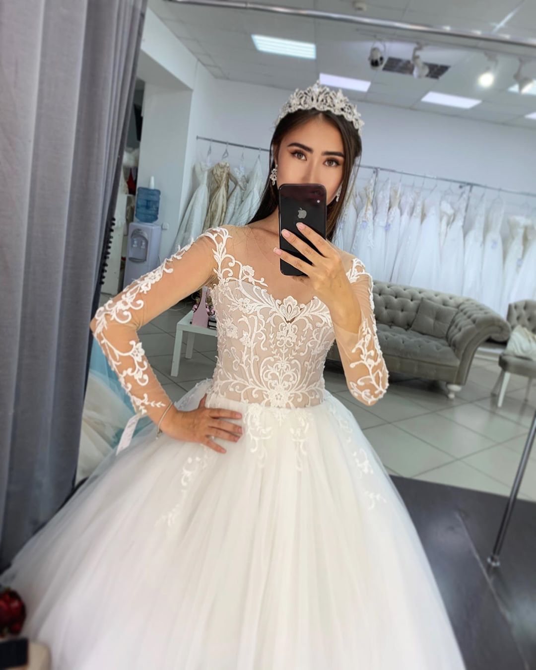 Gorgeous A-line Tulle Long Sleeves Wedding Dress with Lace