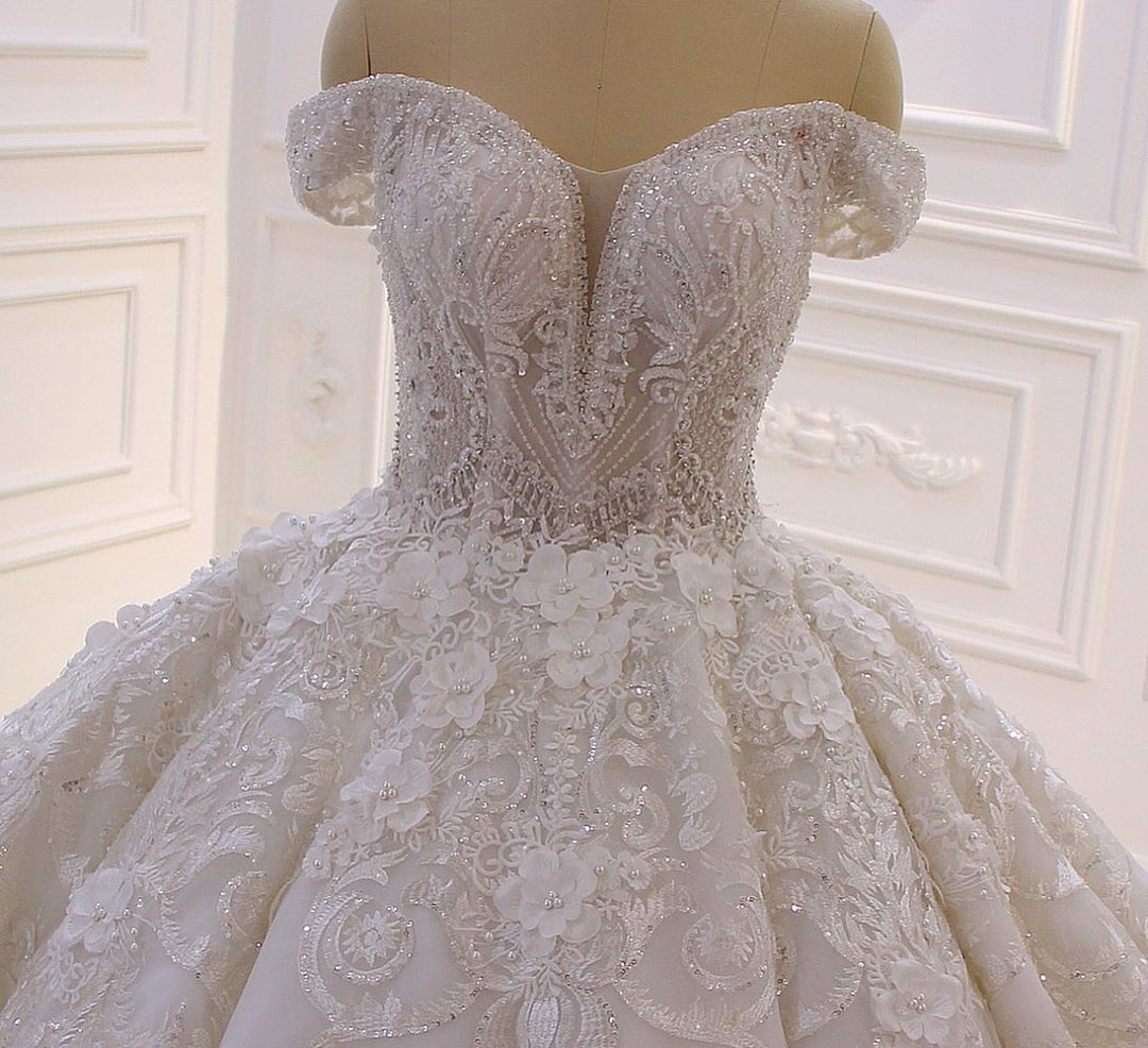 Gorgeous Long Sweetheart Off the Shoulder Backless Appliques Lace Ruffles Tulle Wedding Dress