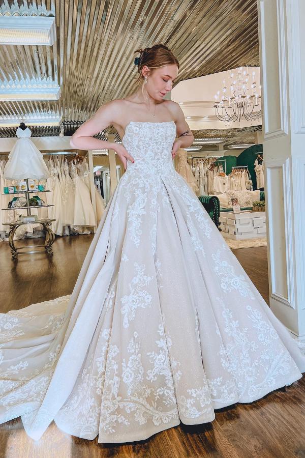 Elegant Long A-line Strapless Tulle Lace Backless Wedding Dress