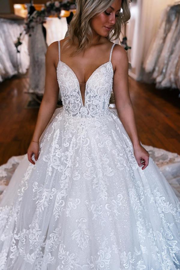 Gorgeous A-Line V-Neck Spaghetti Straps Tulle Lace Long Wedding Dress with Appliques
