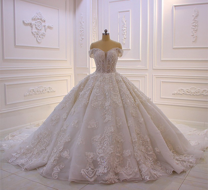 Gorgeous Long Sweetheart Off the Shoulder Backless Appliques Lace Ruffles Tulle Wedding Dress