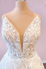 Long Sweetheart Spaghetti Straps A-Line Tulle Floor Length Wedding Dress