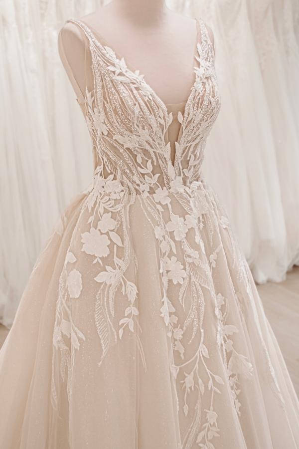 Long V-Neck Backless Tulle Appliques Lace A-Line Wedding Dresses with Ruffles