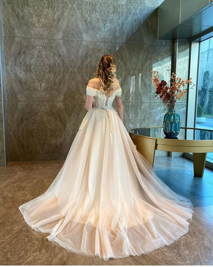 Simple A-Line Floor Length Sweetheart Off the Shoulder Backless Tulle Appliques Lace Wedding Dress