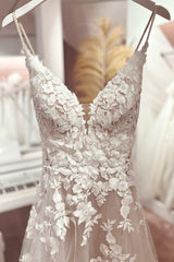 Boho Long A-line V-neck Tulle Lace Open Back Wedding Dresses