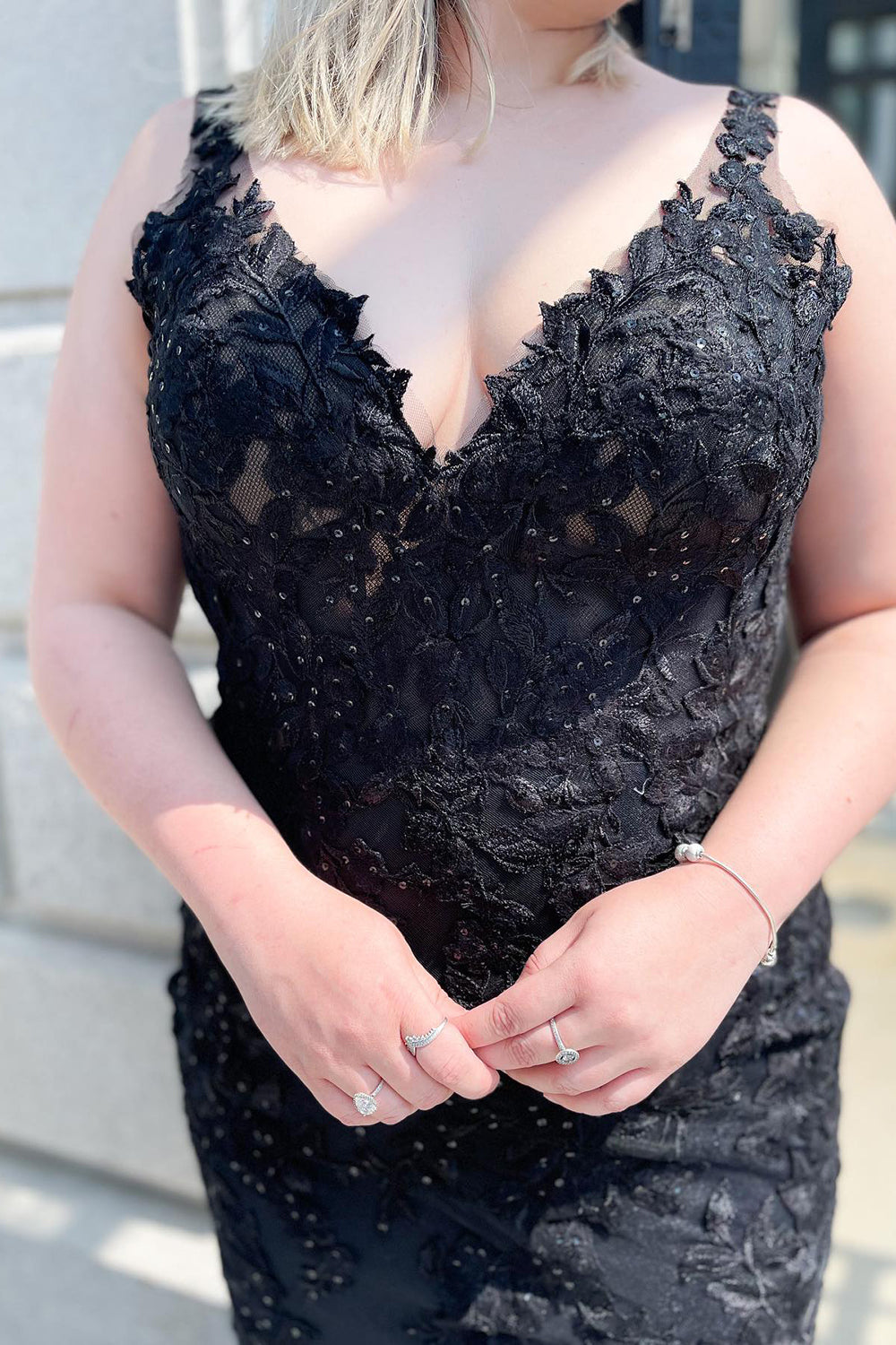 Long Black Spaghetti Straps V-neck Appliques Lace Tulle Mermaid Prom Dress