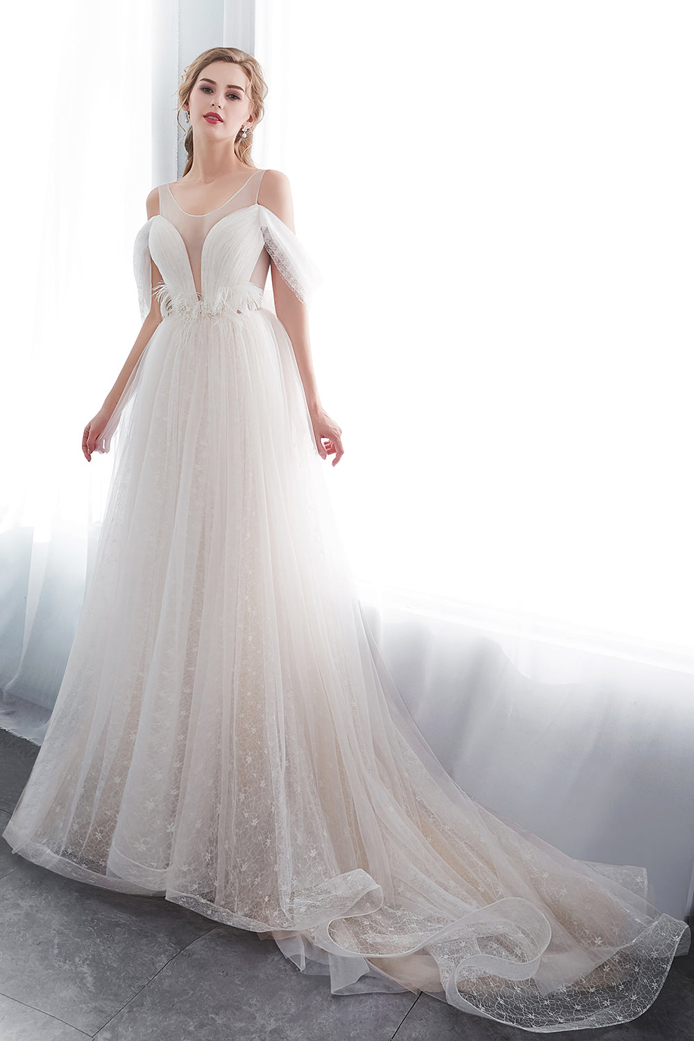 Elegant Long Lace A-line Tulle Sleeveless Floor Length Wedding Dresses
