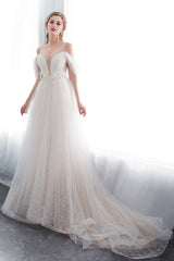 Elegant Long Lace A-line Tulle Sleeveless Floor Length Wedding Dresses