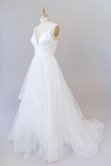 Beautiful Long V-neck Tulle A-line Wedding Dress