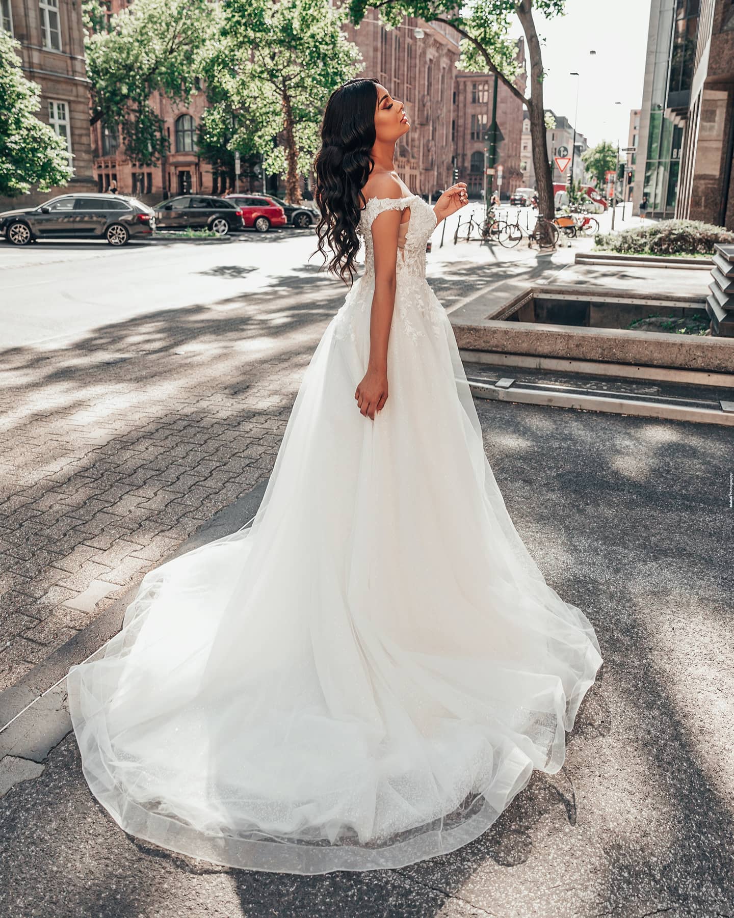 Long V-neck A-Line Tulle Floral Lace Floor Length Wedding Dress