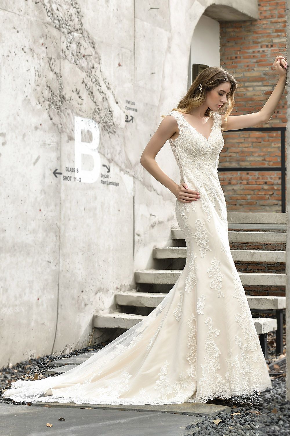 Long Mermaid V-neck Straps Lace Backless Floor Length Wedding Dresses