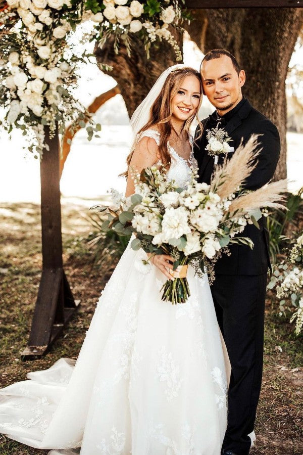 Elegant Long V-Neck A-Line Tulle Wedding Dress with Appliques Lace