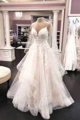 Ivory A-line Tulle Lace V Neck Spaghetti Straps Long Wedding Dress