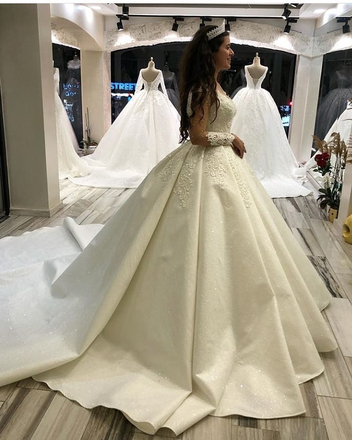 Elegant Long A-line Sweetheart Satin Lace Wedding Dress with Sleeves