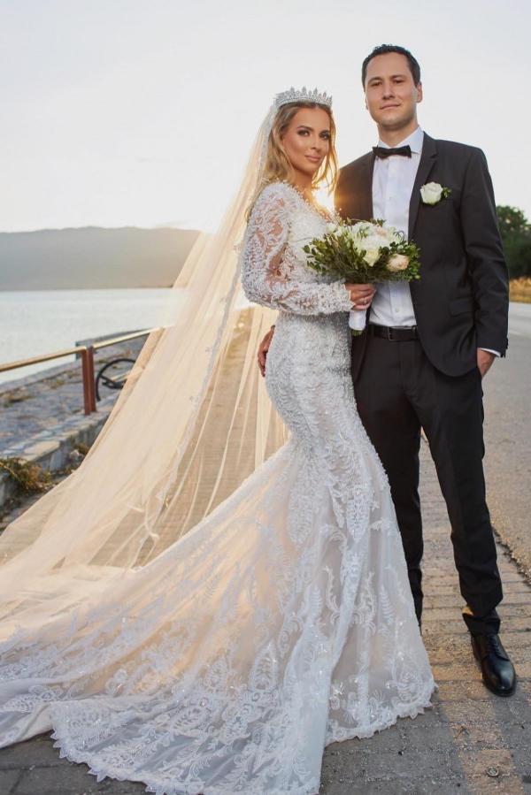 Gorgeous Long Mermaid V-neck Lace Wedding Dresses with Sleeves
