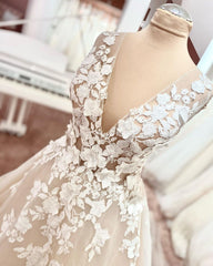 Vintage Long A-Line V-neck Wide Straps Backless Appliques Lace Tulle Wedding Dress