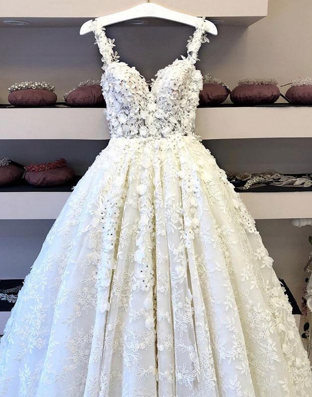 Long A-line Flower Lace Sweetheart Tulle Wedding Dress