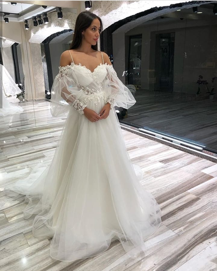 Classy A-Line Off the Shoulder Tulle Sweetheart Long Sleeve Spaghetti Straps Appliques Lace