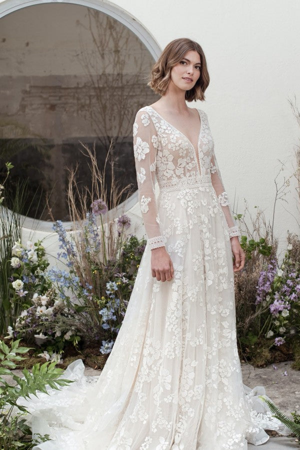 Gorgeous Long A-line V-neck Tulle Backless Lace Wedding Dresses with Sleeves