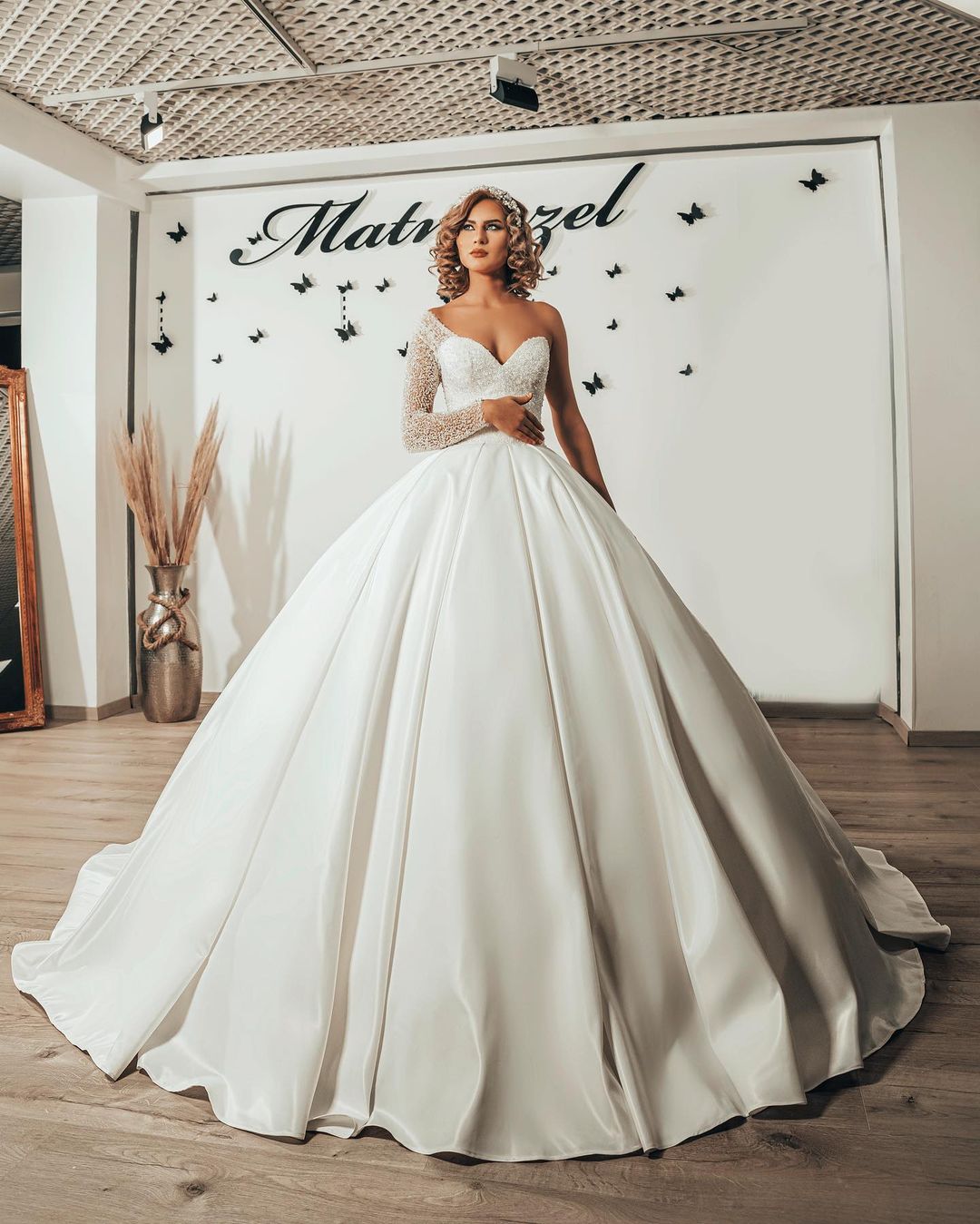 Modest Sweetheart Long Sleeve Floor Length Satin Ruffles Ball Gown Wedding Dress