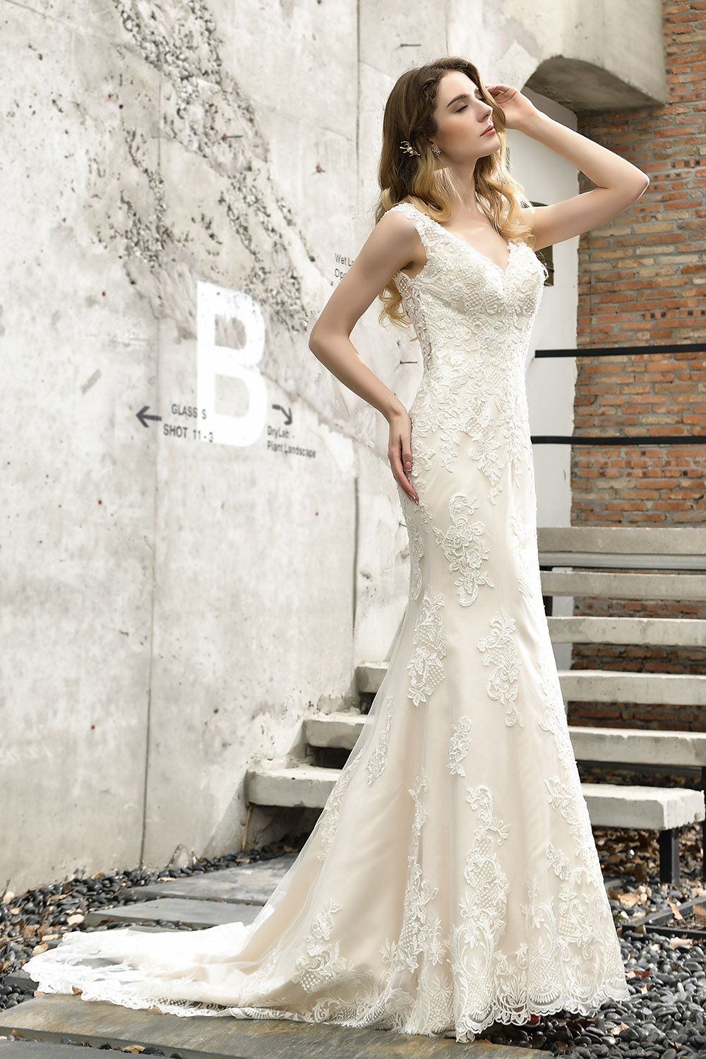 Long Mermaid V-neck Straps Lace Backless Floor Length Wedding Dresses