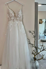 Long Spaghetti Straps Sweetheart A-Line Tulle Appliques Lace Wedding Dress