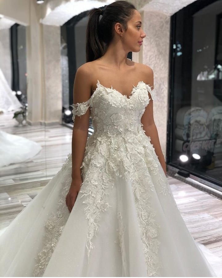Beautiful Long A-Line Sweetheart Off the Shoulder Appliques Lace Tulle Wedding Dress