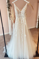 Long Spaghetti Straps V-neck A-Line Tulle Appliques Lace Backless Wedding Dress