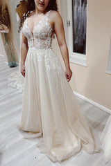 Exquisite Long A-line Sleeveless Floor Length Wedding Dress with Appliques