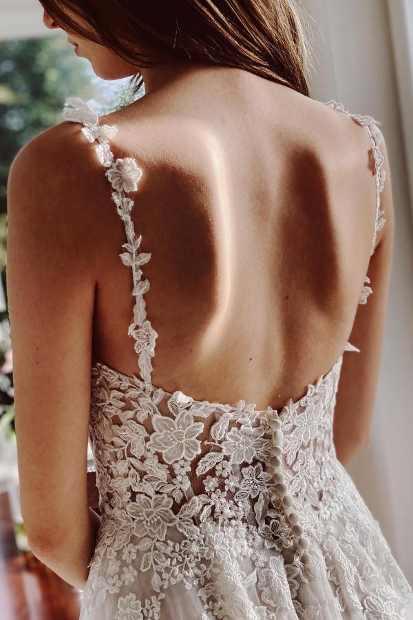 Elegant Long A-line Sweetheart Tulle Lace Wedding Dress with Slit