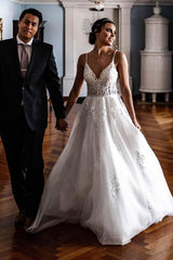 Elegant Long A-line Lace Tulle Spaghetti Strap Wedding Dresses