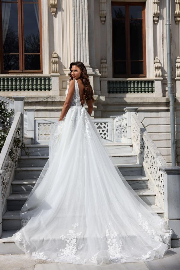Elegant A-Line Deep V-Neck Tulle Lace Backless Long Wedding Dress with Bow