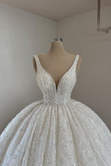 White Long Ball Gown V-neck Straps Tulle Lace Backless Wedding Dresses