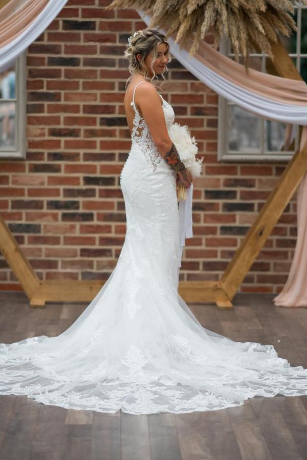 Spaghetti Straps Backless V-Neck Lace Mermaid Long Wedding Dress