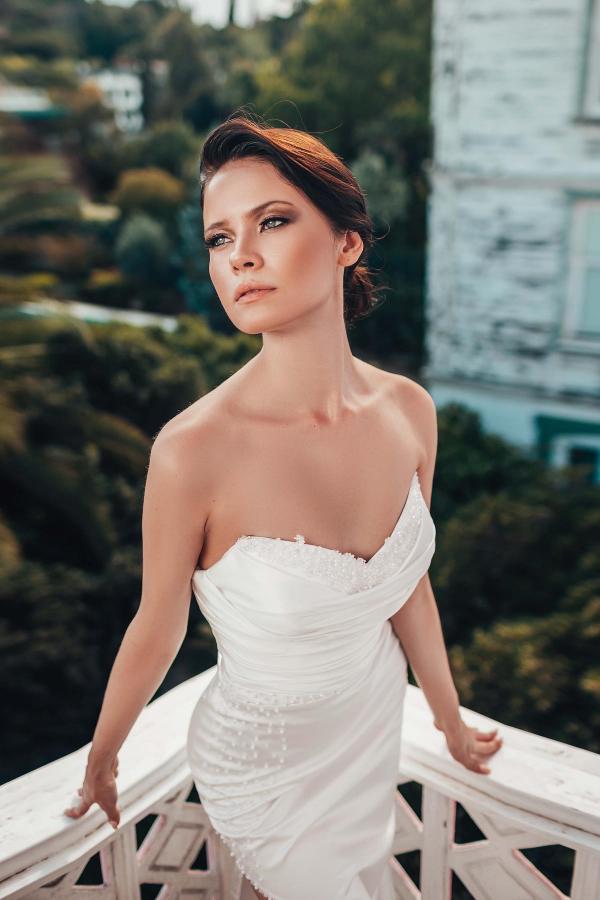 Long Mermaid Sweetheart Ruched Satin Side Split Wedding Dress with Sweep Train