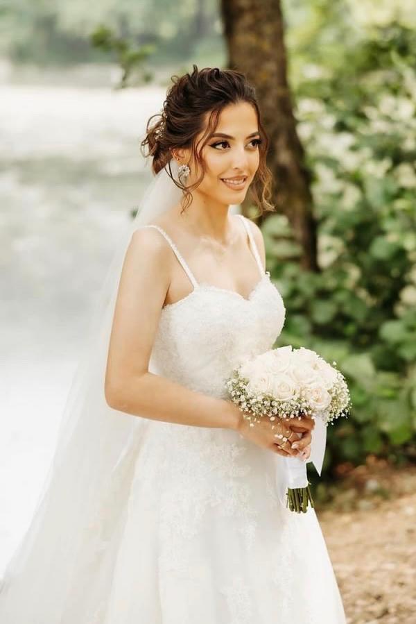 Spaghetti Straps A Line Tulle Sweetheart Long Wedding Dress with Appliques Lace
