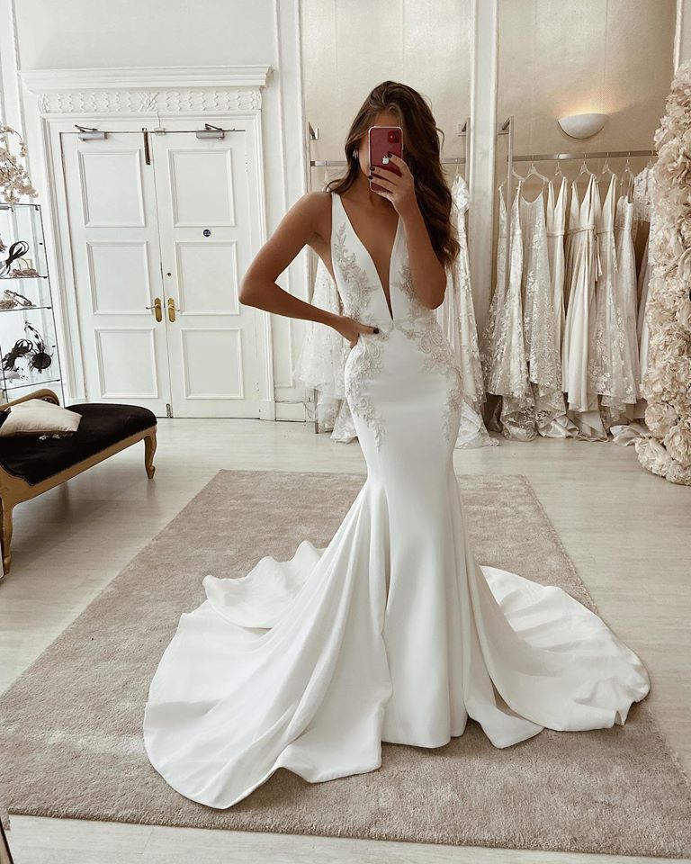 Gorgeous Long Mermaid V-neck Satin Backless Wedding Dress
