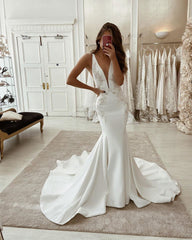 Gorgeous Long Mermaid V-neck Satin Backless Wedding Dress