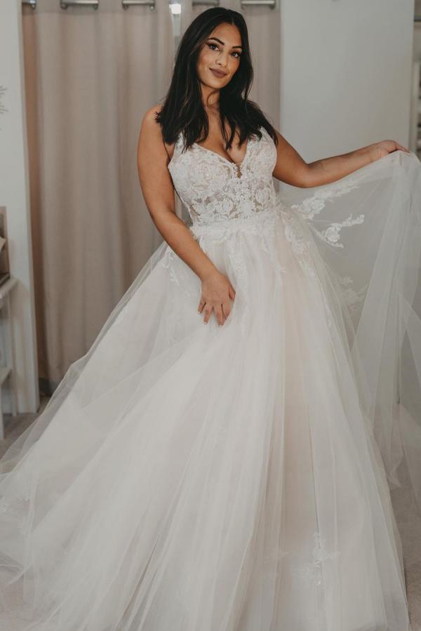 Elegant Long A-line V-neck Tulle Open Back Wedding Dresses